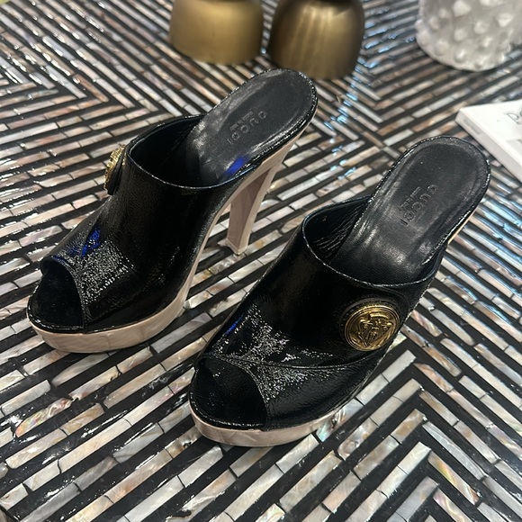 Gucci Black Patent Leather Hysteria Platform Clogs - Picture 2 of 11